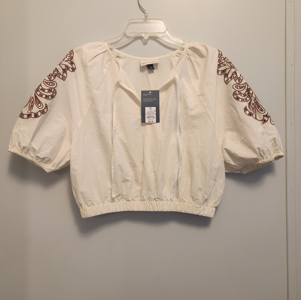 Universal Thread Cream Crop Top with Rust Embroidered Sleeves Size Medium NWT!